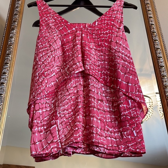 WHITE HOUSE BLACK MARKET NWOT SLEEVELESS FLOWY BLOUSE WITH OPEN BACK - Picture 1 of 10